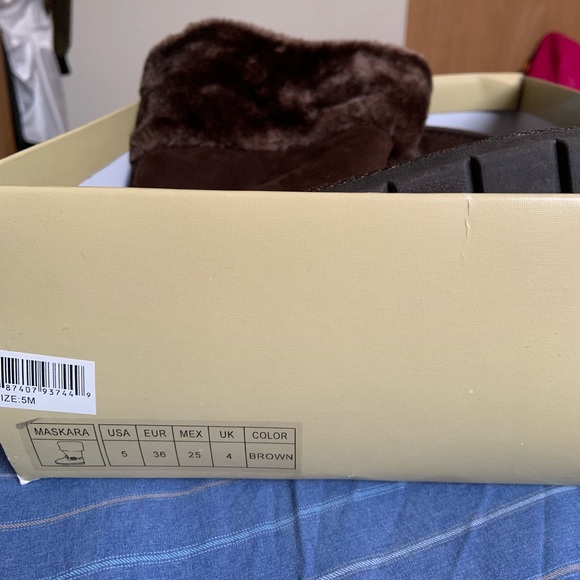 Michael Kors Boots in Excellent condition. - Picture 2 of 2